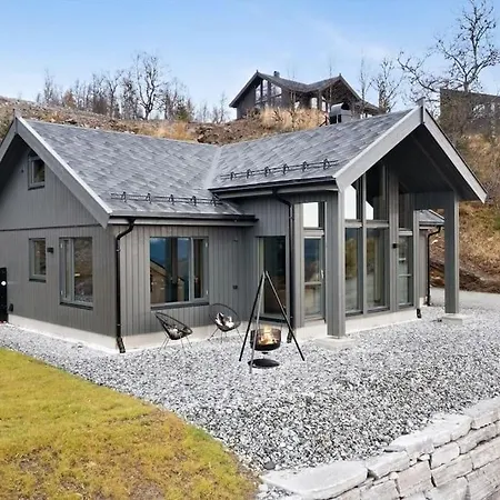 度假居 Med Fjellutsikt Til Nydelig