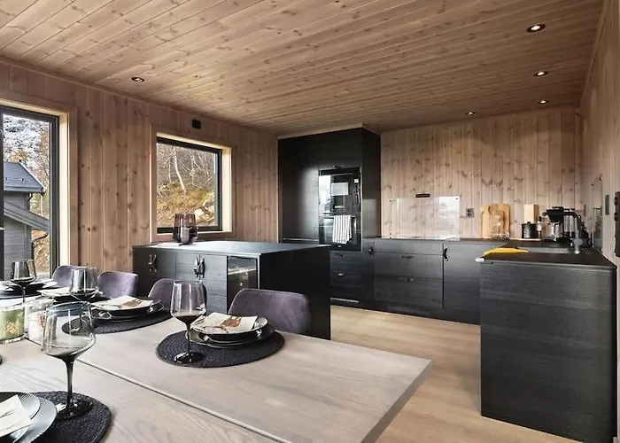 度假居 Med Fjellutsikt Til Nydelig *